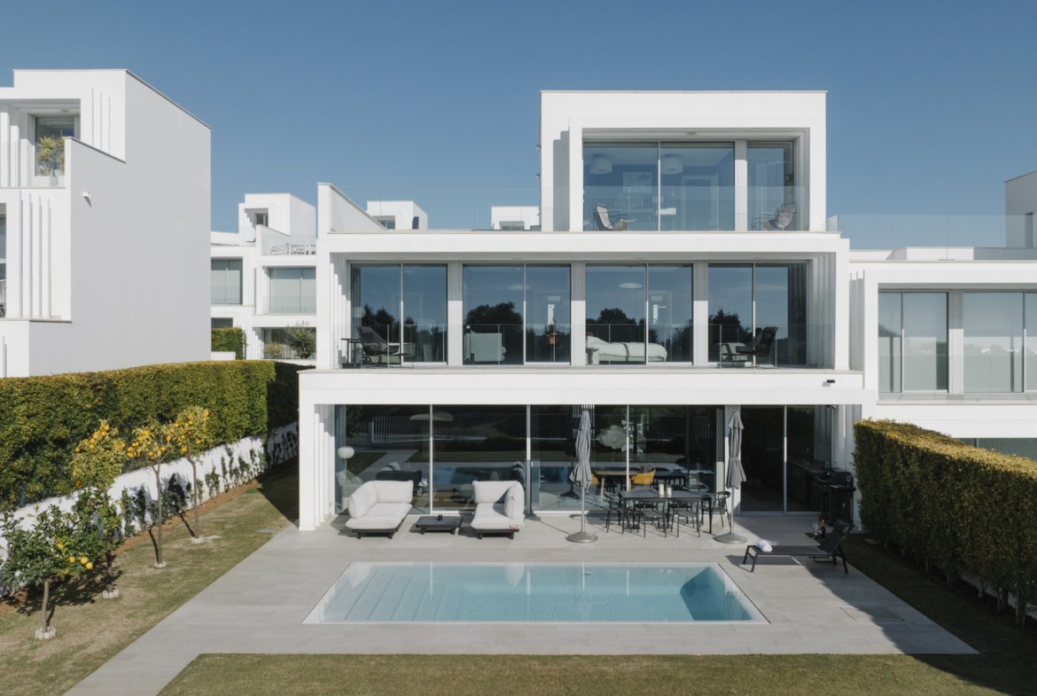 Casa Iryna Verdin Property 1